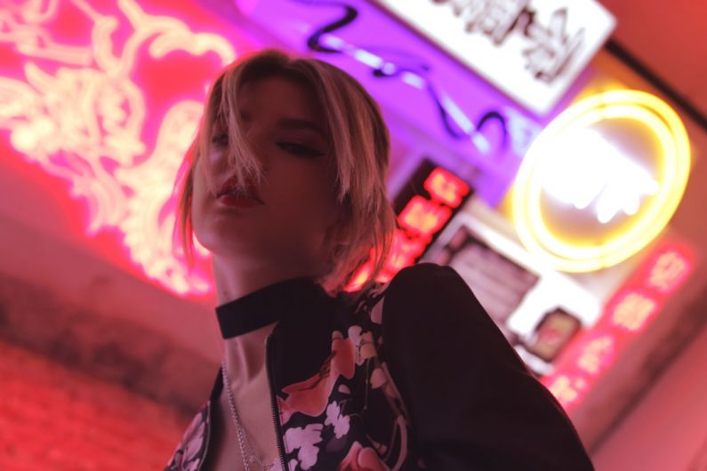 Japanese Fashion - woman in black and white floral shirt